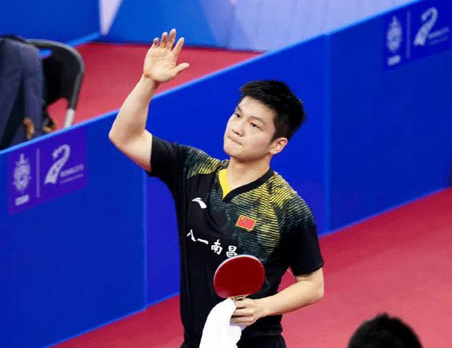 而严窕珊凭 而严窕珊凭