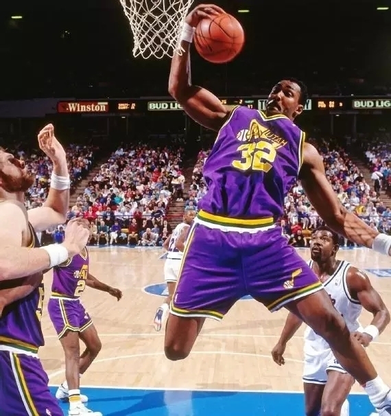 哈登26+11快船逆转热火回第6 活塞险胜尼克斯