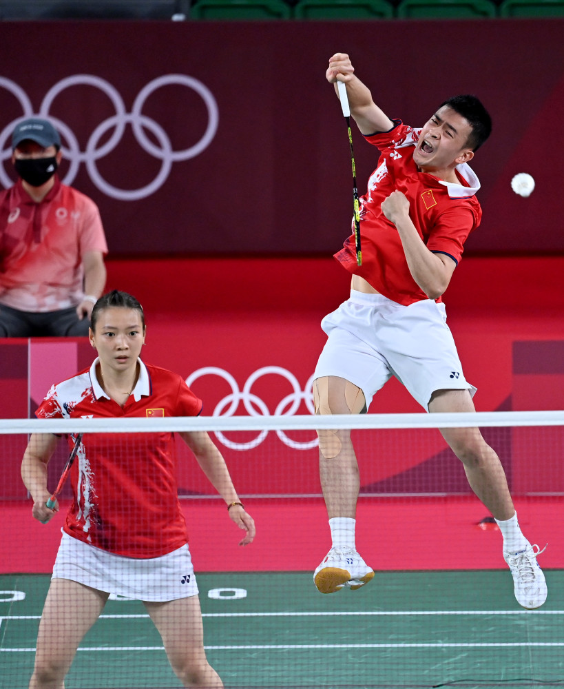 为什么投手需要在球上涂抹粘性粉